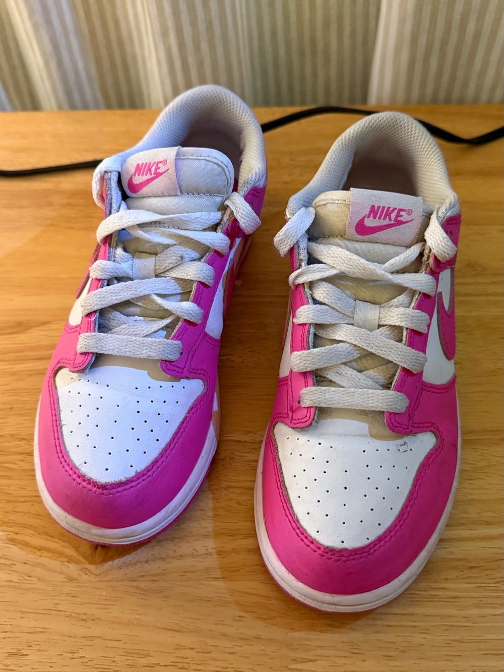Nike Kids Low-Top Sneakers in Hot Pink and White